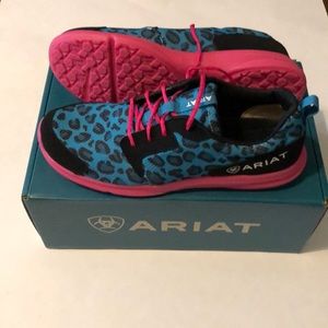 Ariat athletic shoes Girls 4 1/2